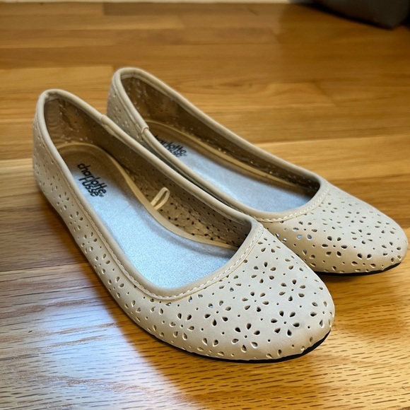 NWOT Charlotte Russe Cream Perforated Flats - Picture 4 of 4